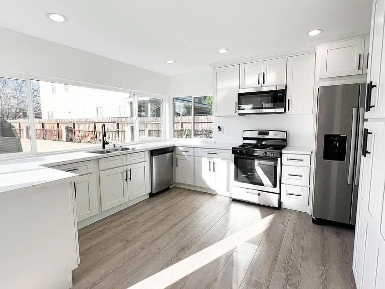 5759 Grand Ave — Photo 13