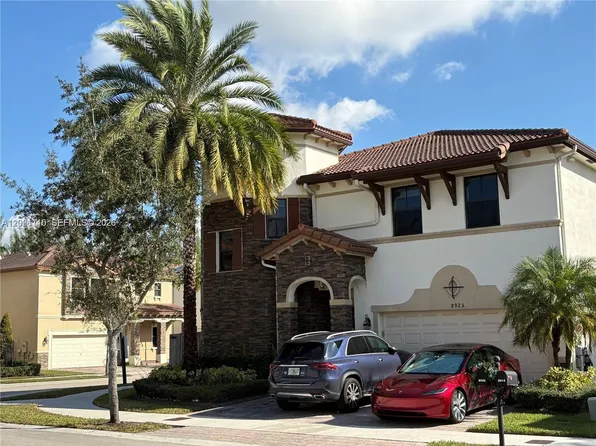 8925 NW 99th Ct, Doral, FL 33178