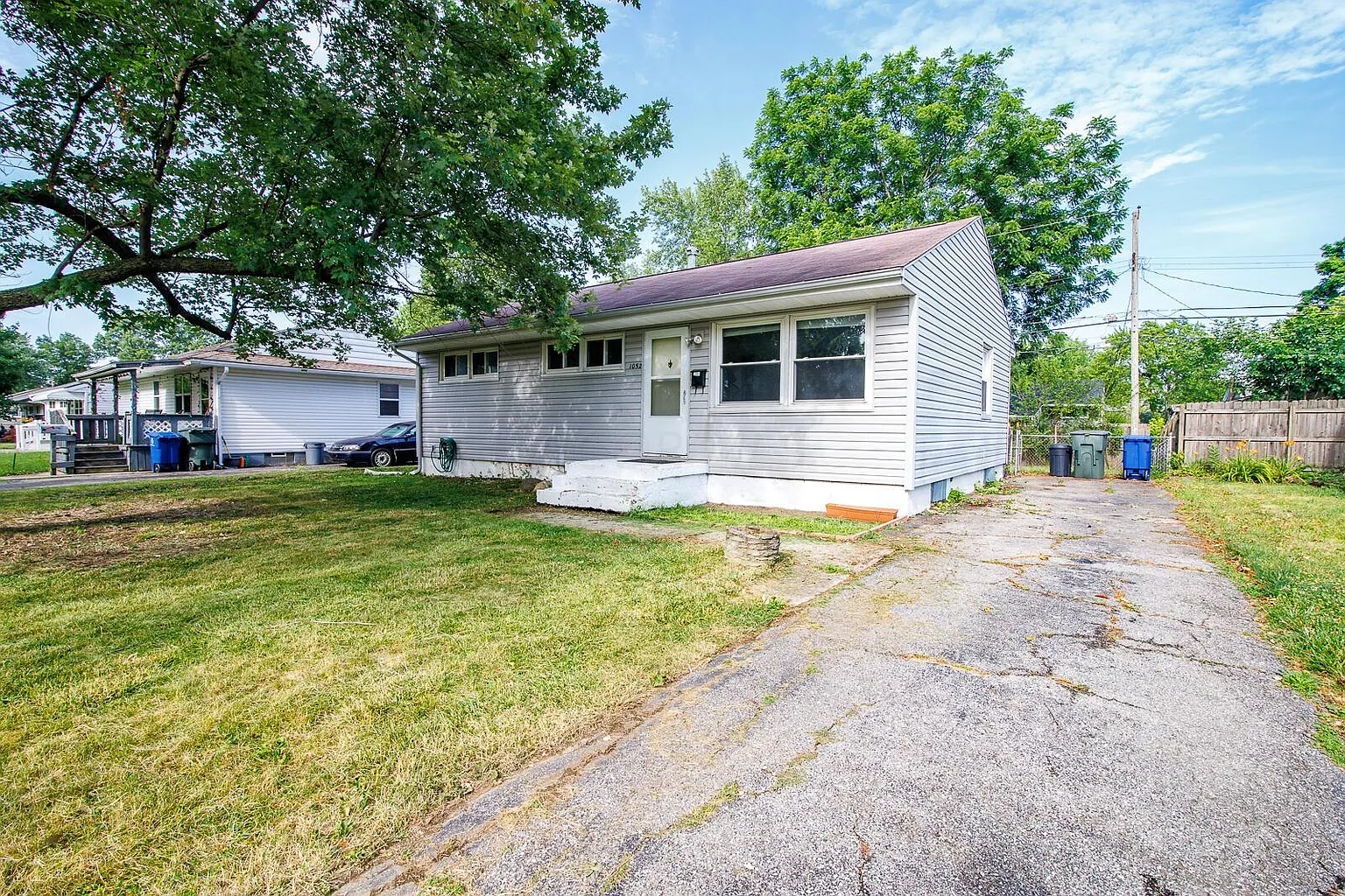 1052 S Harris Ave photo 1