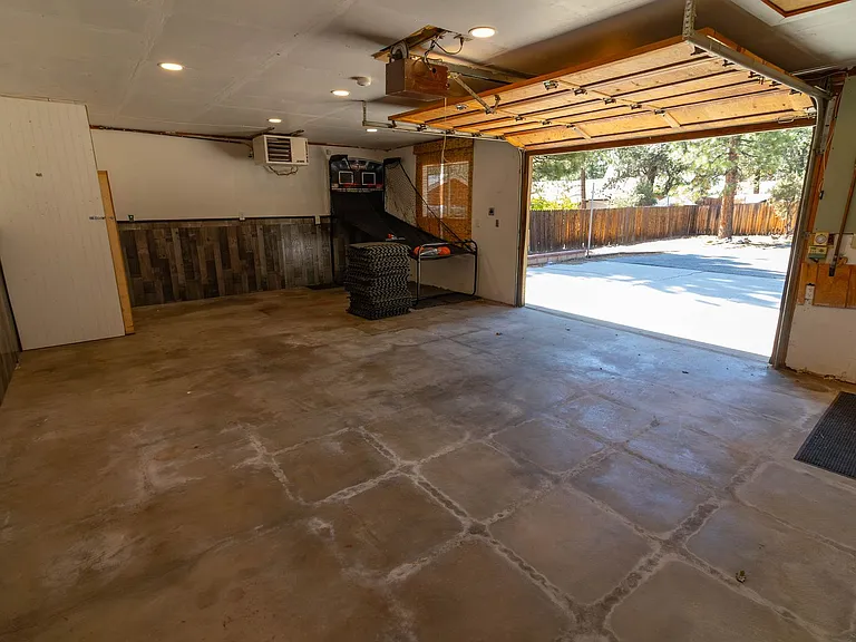 561 Los Angeles Ave — Photo 16