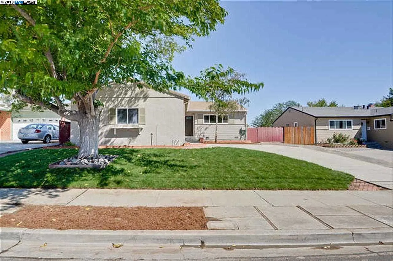 224 Martin Ave photo 1