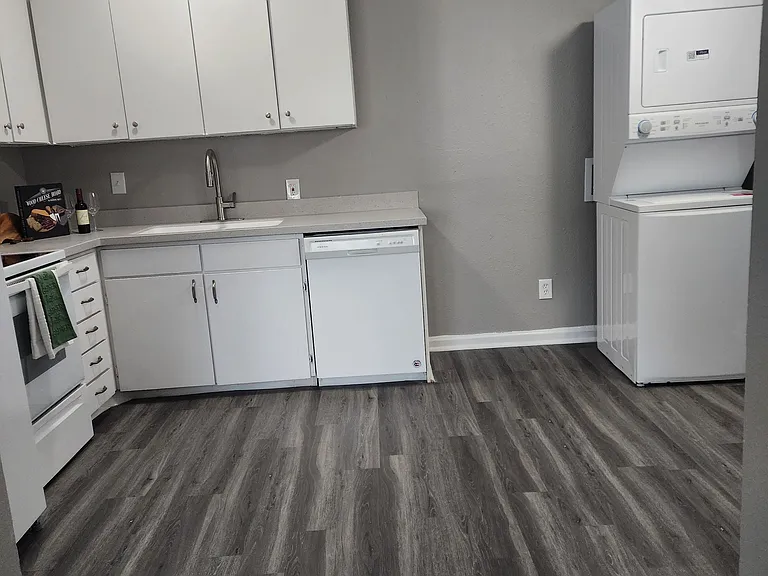 Alexander Lane Apts — Photo 6