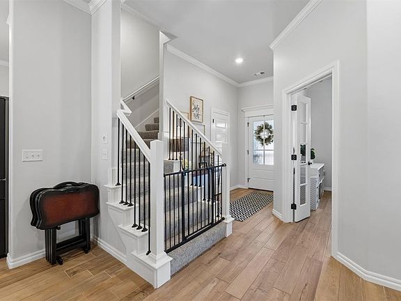 4th image of 3405 Broadmoore Dr