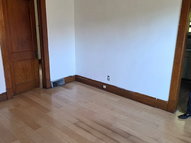 2256 Whitney Ave #2-1 — Photo 1