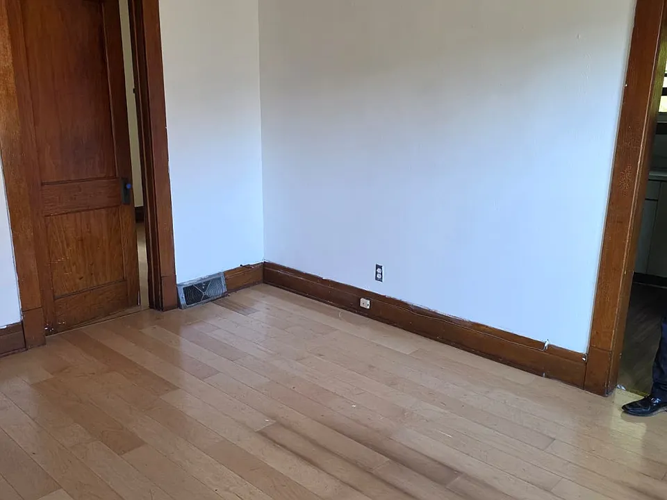 2256 Whitney Ave #2-1