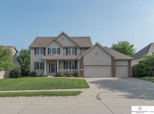 19516 Farnam St, Elkhorn, NE 68022