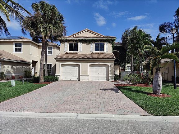 2nd image of 4842 Victoria Cir