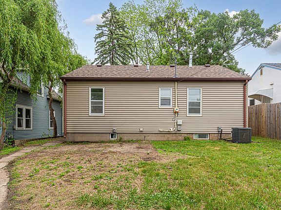 5th image of 4440 7th St NE