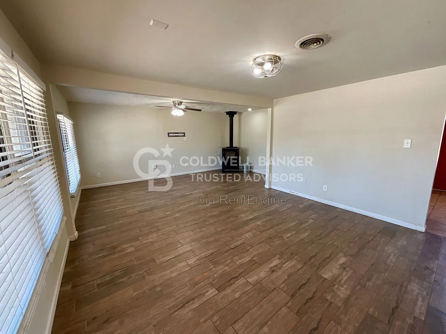 3 bed, 2.0 bath, 1350 sqft, $1,375 — Photo 2