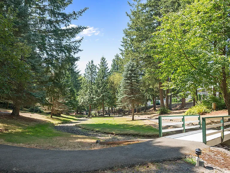 Evergreen Apartments — Photo 13