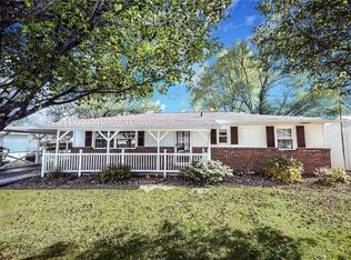 6 Oak Dr, Caseyville, IL
