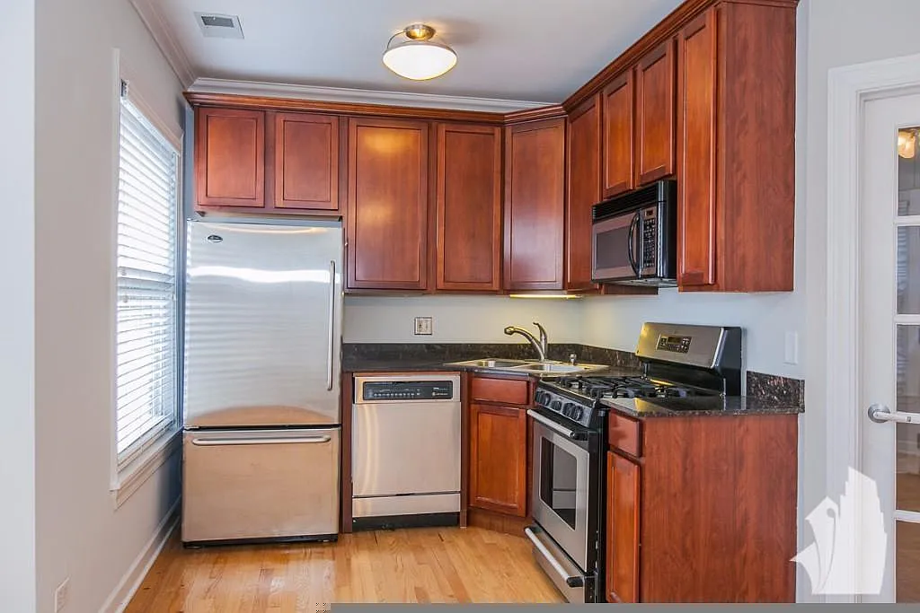 2 bed, 900 sqft, $3,650 — Photo 3