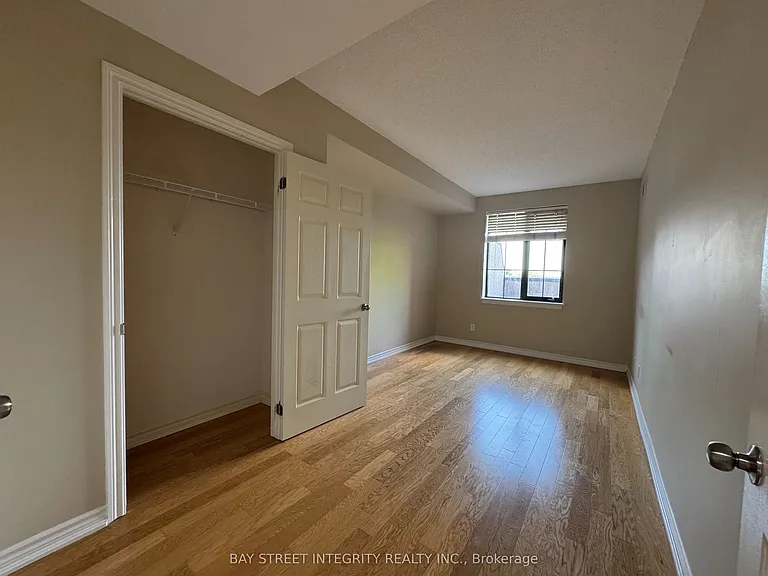 47 Caroline St N #402 — Photo 14