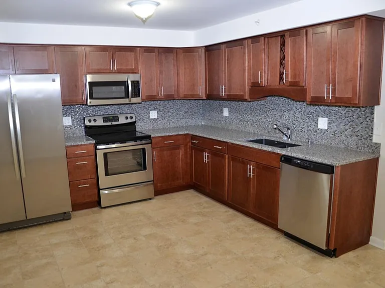 20 Lawrence St #4 — Photo 1