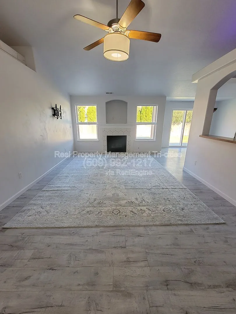 4 bed, 2.0 bath, 1516 sqft, $2,295 — Photo 3