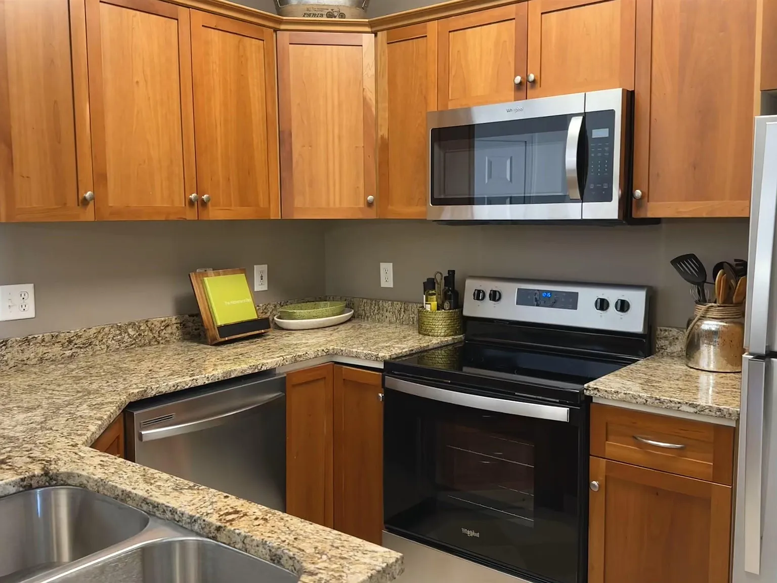 2 bed, 2.5 bath, 1302 sqft, $1,895 — Photo 3