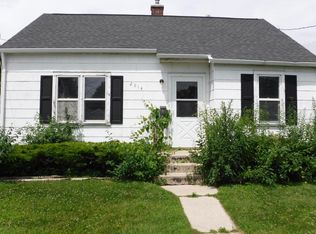 2814 Harding Pl, Manitowoc, WI 54220