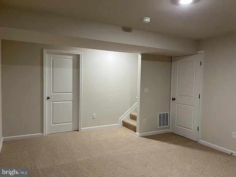 141 Charing Cross Dr — Photo 5