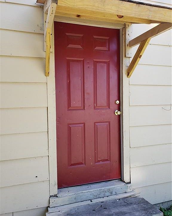 1st image of 629 W Nettie Ave