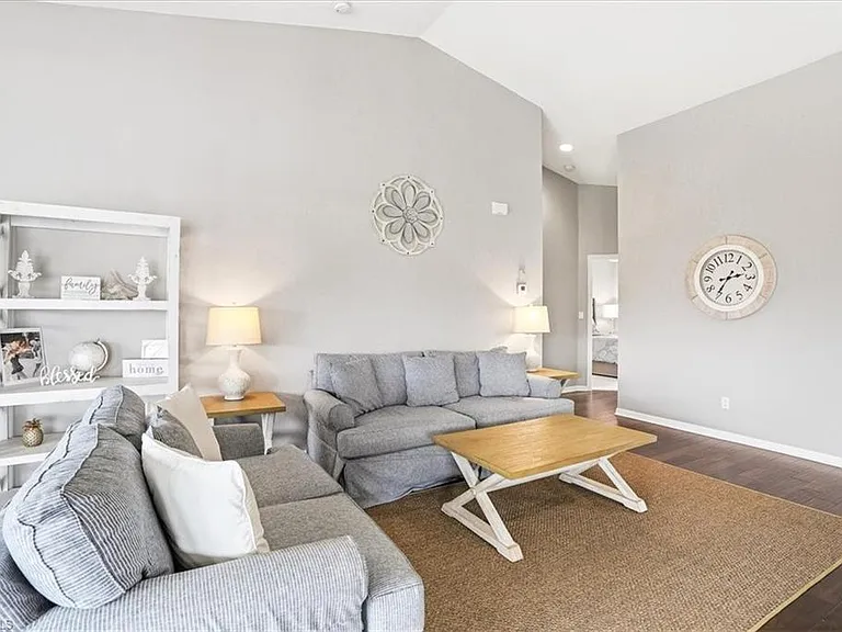 5615 Sherborn Dr #201 — Photo 29