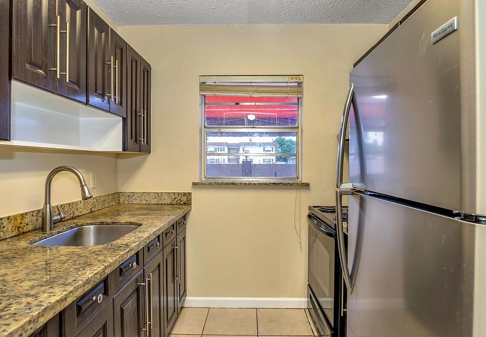 1st image of 4928 Hollywood Blvd #11