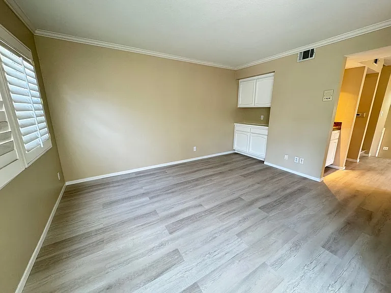 694 Warwick Ave — Photo 7
