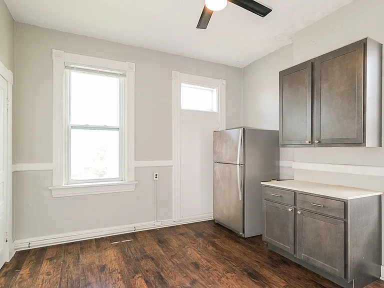 2821-2823 Henrietta Pl — Photo 9