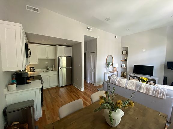 5th image of 2719 N Pine Grove Ave APT 201