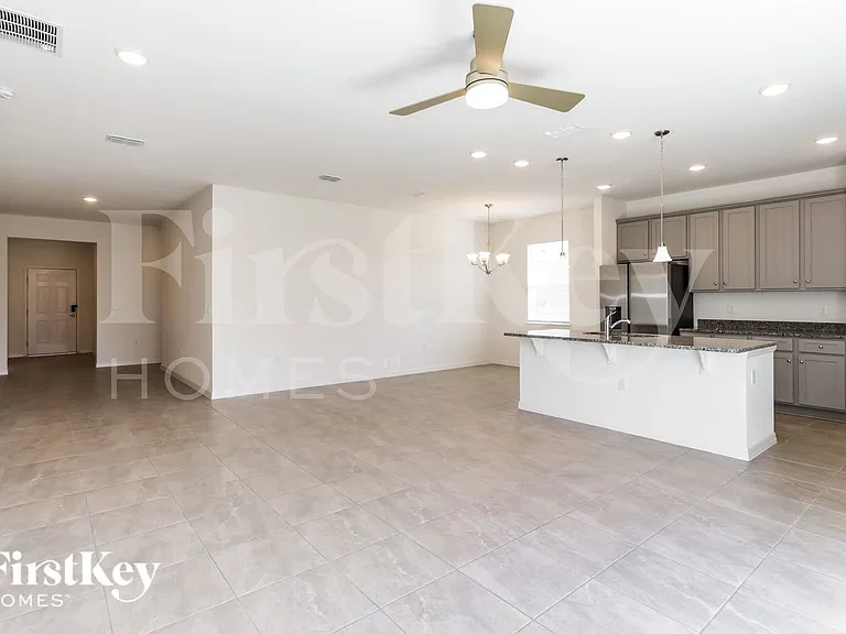 340 Corbel Ln — Photo 2