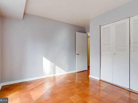 5th image of 6139 Leesburg Pike APT 401