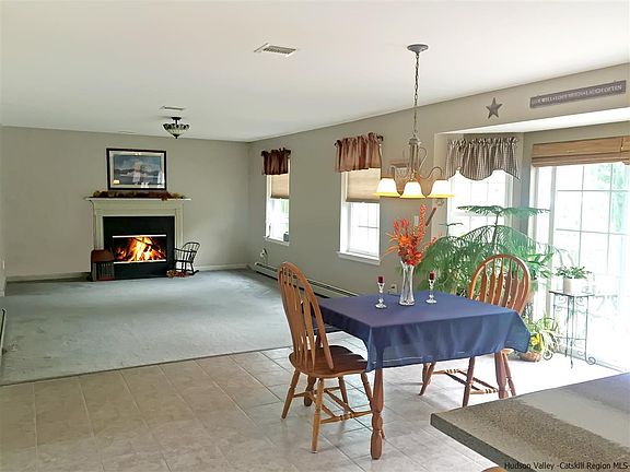 4th image of 19 Mayer Dr