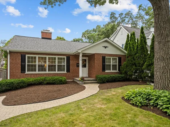 635 Northmoor Rd, Lake Forest, IL 60045