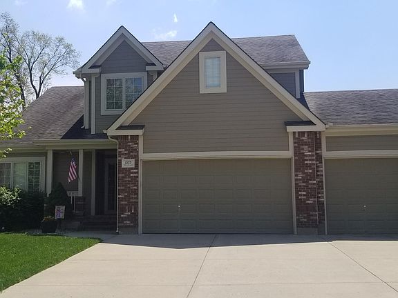 3rd image of 1109 NW Burr Oak Ln