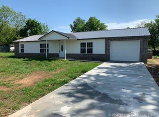 916 W Knisley Ave, Checotah, OK 74426