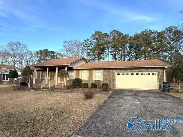 1420 Cove Creek Dr, Glencoe, AL 35905