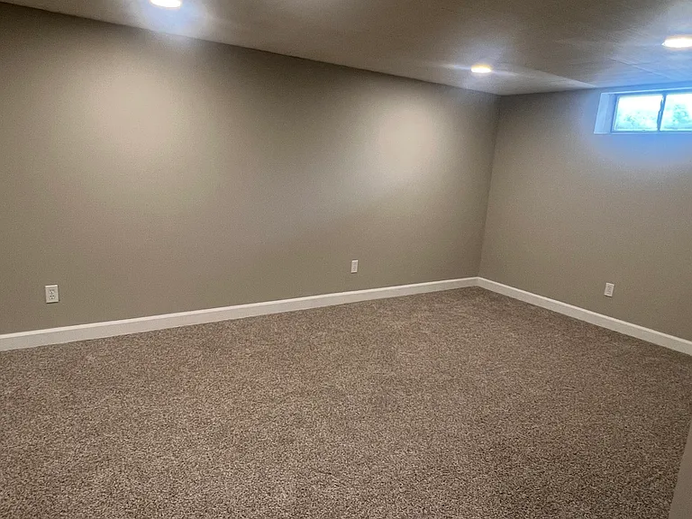 56 Winston Dr — Photo 16