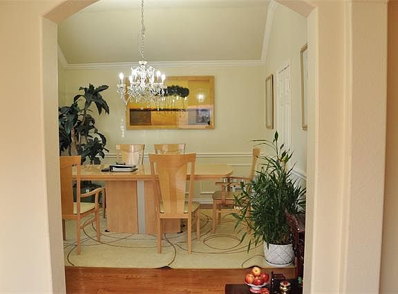 4th image of 2740 Gillespie Ct