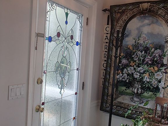 Entryway w/Large Closet