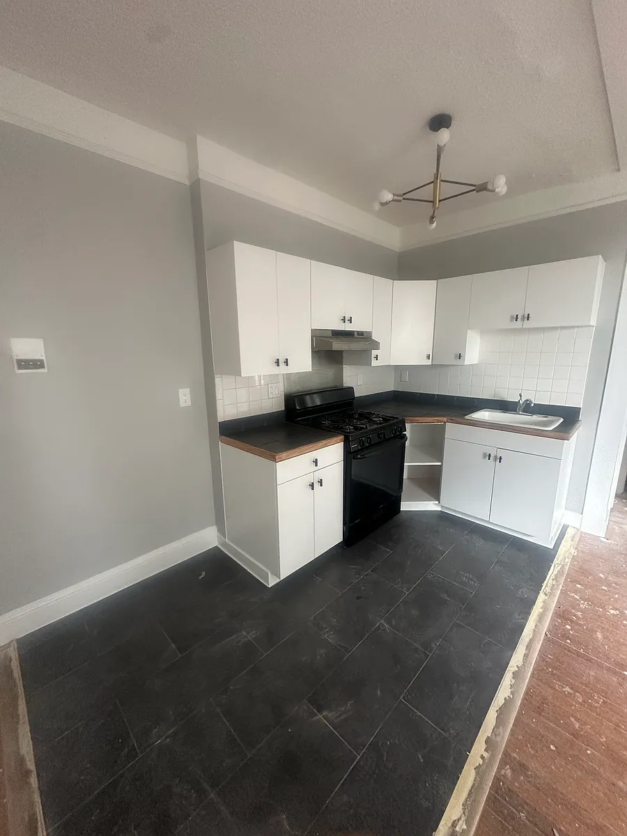 Building Photo - 22 Croton Ave #8