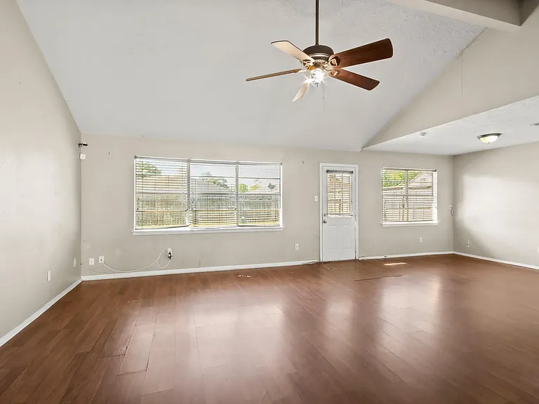 8326 Swan Meadow Ln — Photo 3