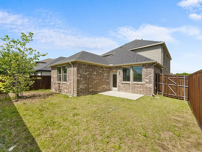 124 Mandarin St — Photo 4