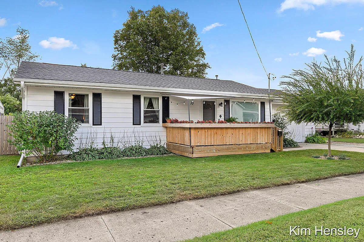 10 Alma St photo 1