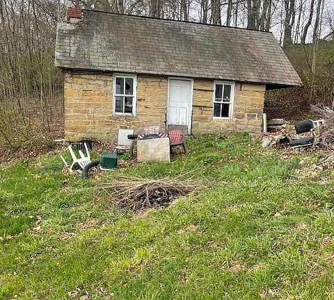 4th image of 351 Thorn Run Rd