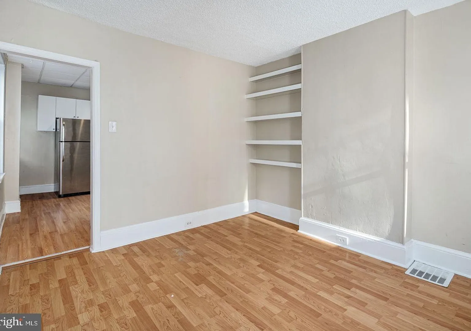 Charming 2 Bedroom Townhome in Fishtown | Private Yard & Modern Updates — Photo 4