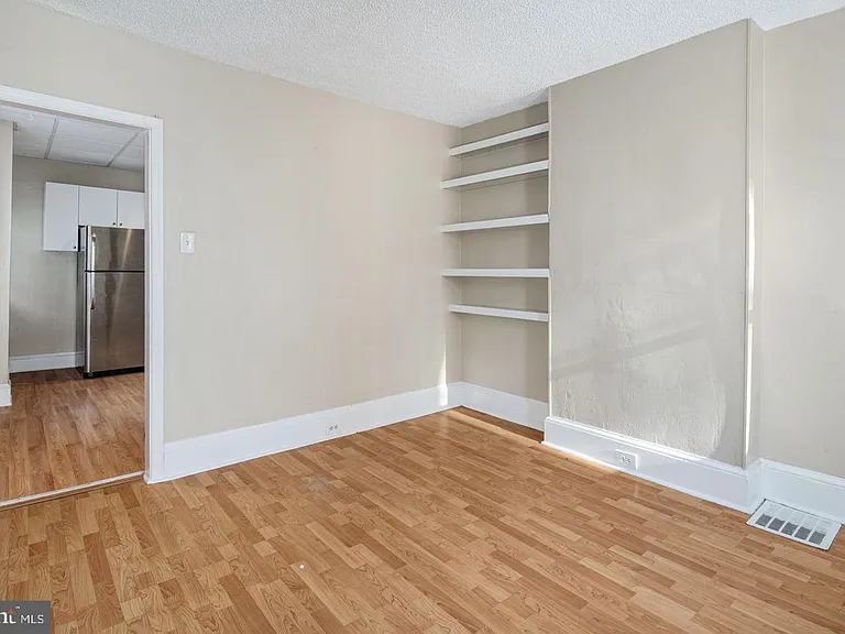 430 E Flora St — Photo 4