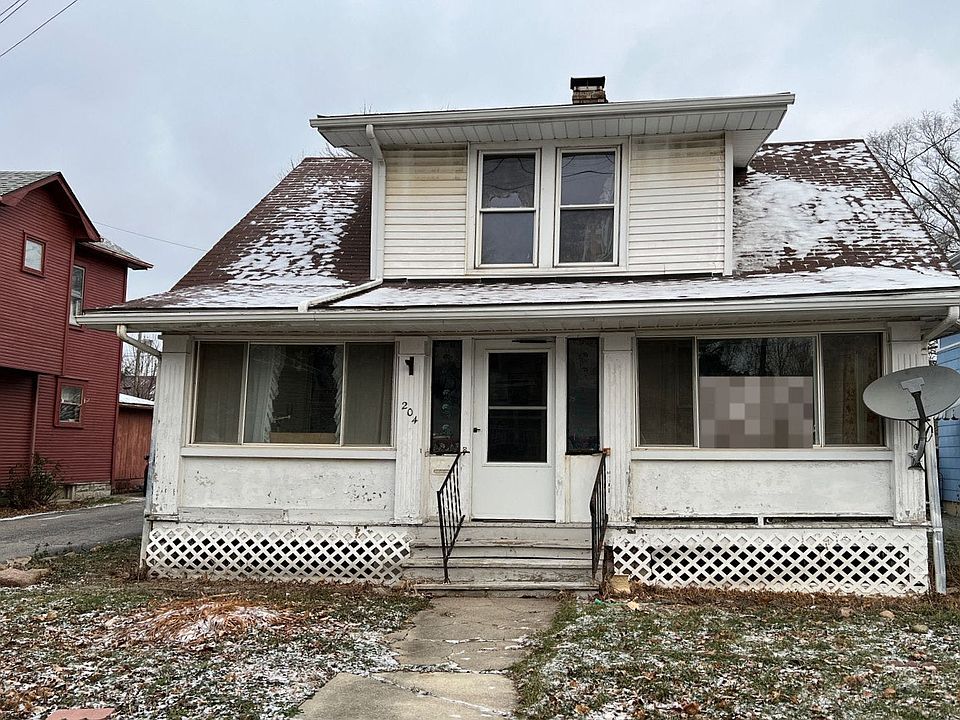 1st image of 204 Lake St