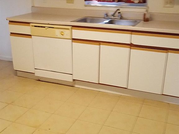 4th image of 3072 Worthington Ave