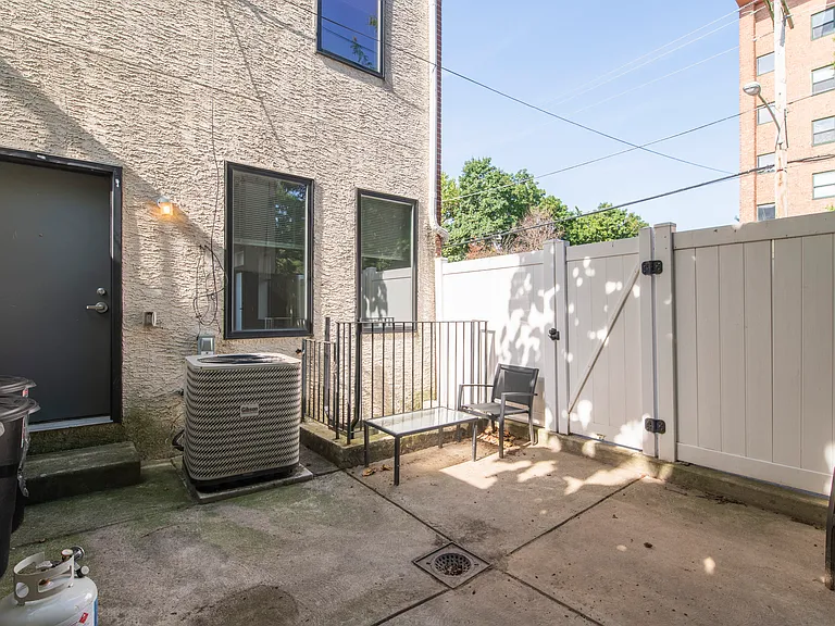 1643 Fitzwater St #A — Photo 32