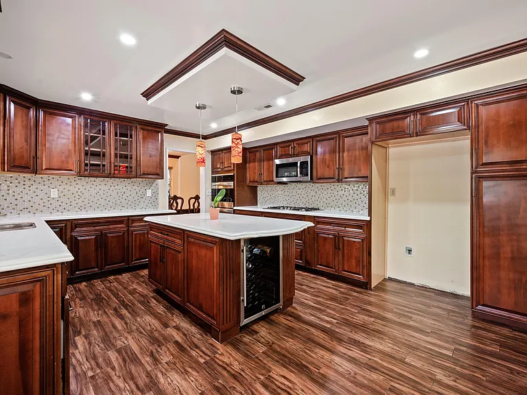 22606 Archwood St — Photo 10