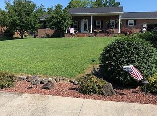 43 Walnut Ln, Huntington, WV 25704